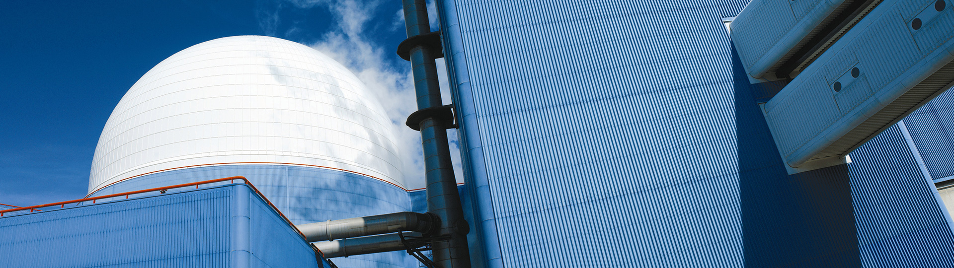 Sizewell nuclear plant reactor dome and other buildings with steam